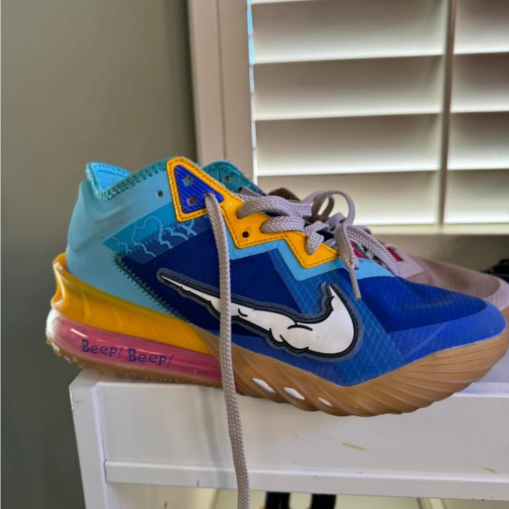 Mens Nike Space Jam, limited edition
